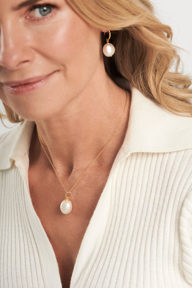 Jessica Freshwater Pearl Pendant on Gold Chain