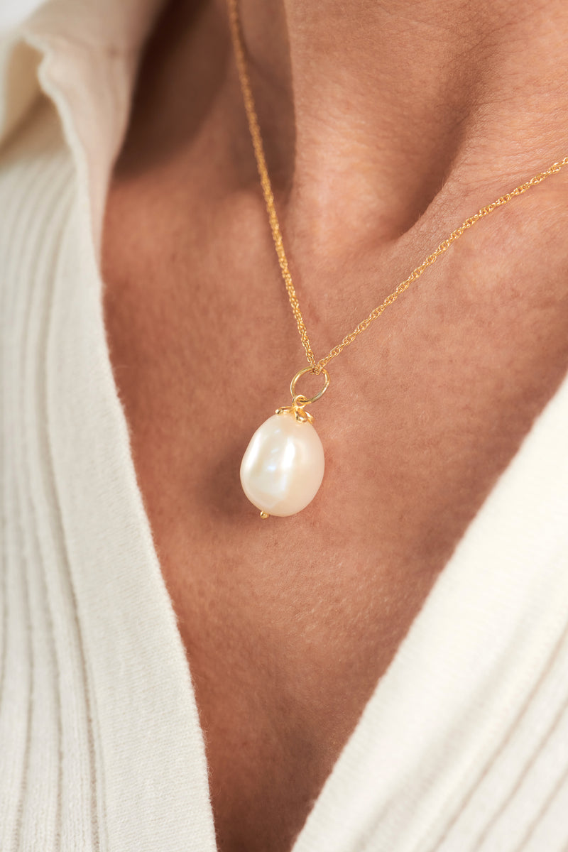 Jessica Freshwater Pearl Pendant on Gold Chain